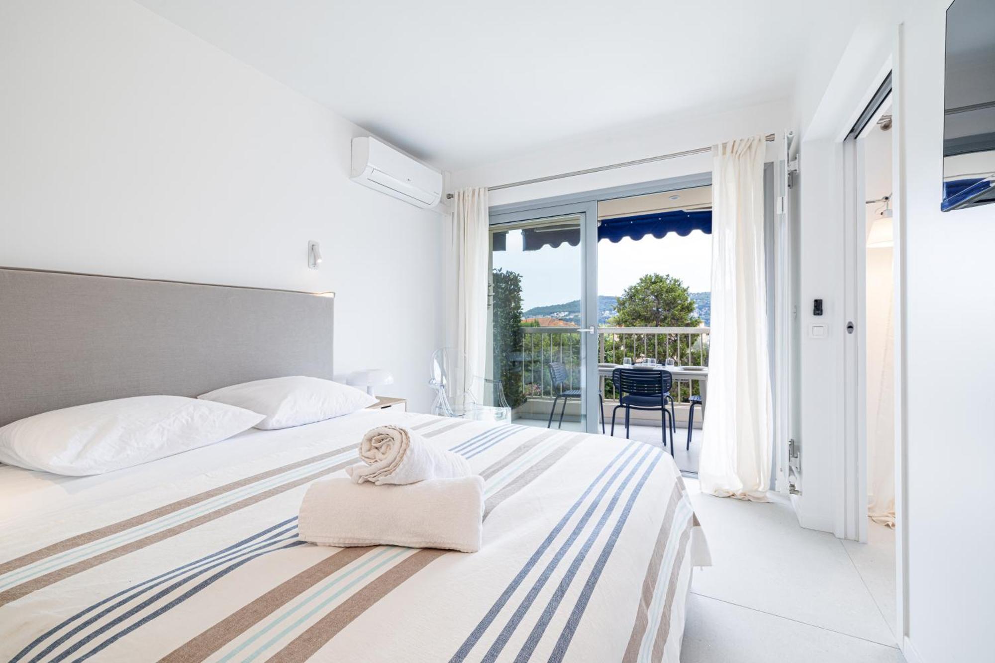 Feel - Grasseuil * Saint-Jean-Cap-Ferrat
